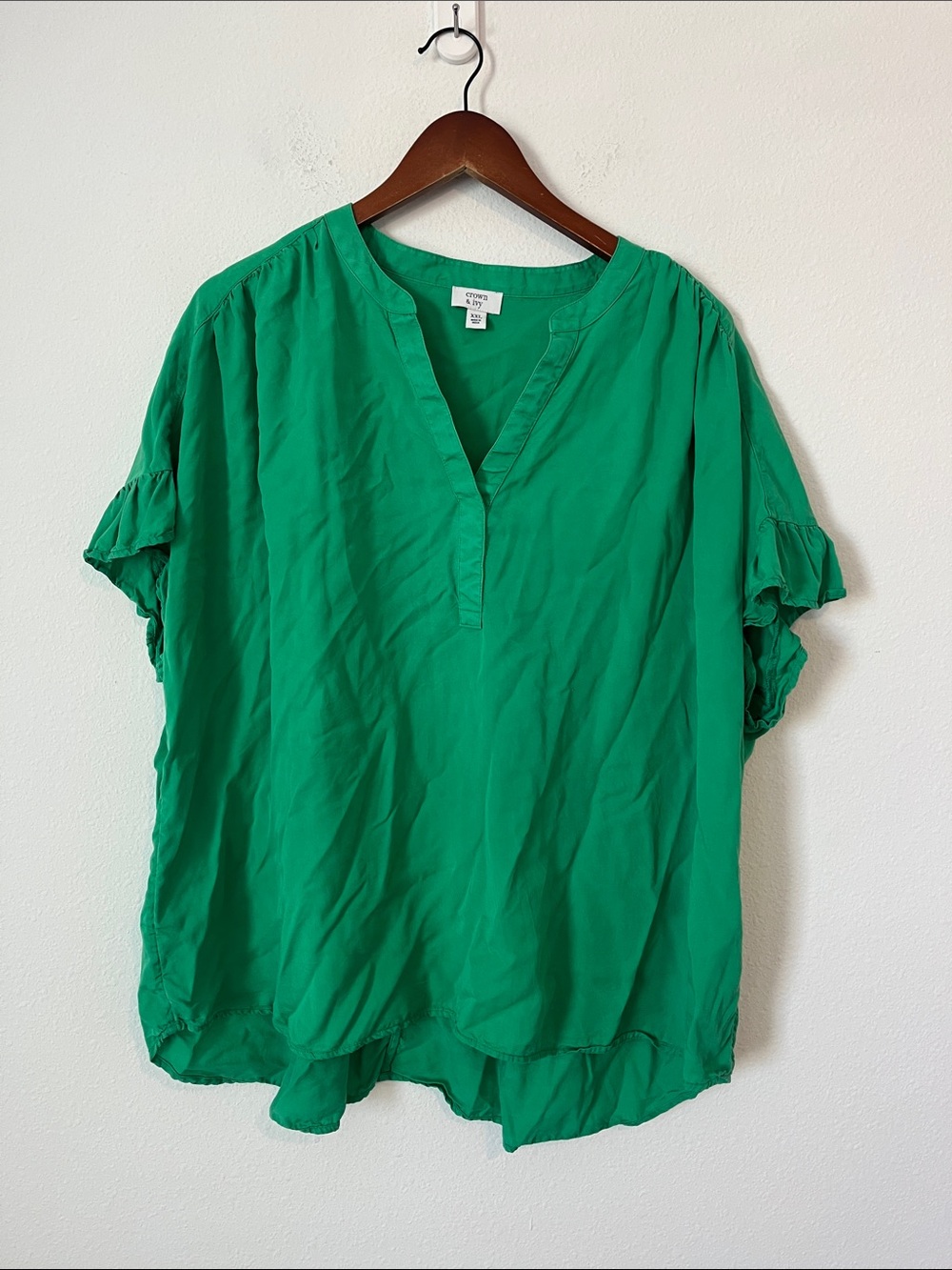 CROWN & IVY Green V-Neck Ruffle Sleeve Blouse